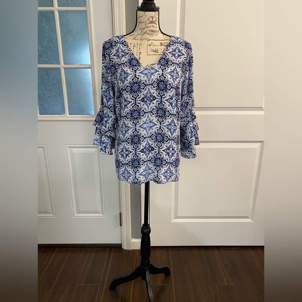 NY Collection Blue and‎ White V-neck Top and Cut-out Back - Medium/M E